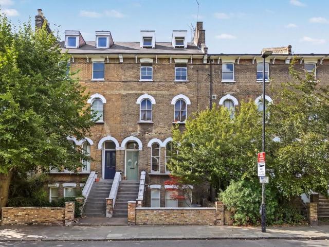 Flat for sale in Kentish Town, Greater London