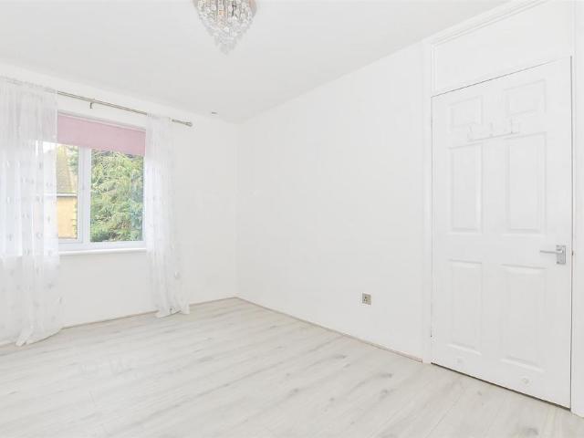 Flat for sale in Parsonage Place, Midway