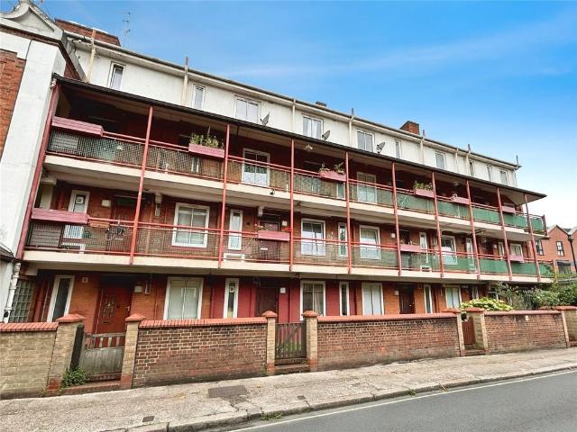 Flat for sale in Bermondsey, Greater London
