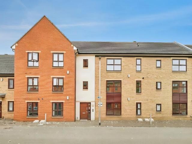 Flat for sale in Northampton, Northamptonshire