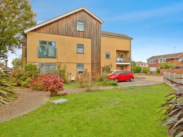 Flat for sale in North Shoebury, Alton Barnes