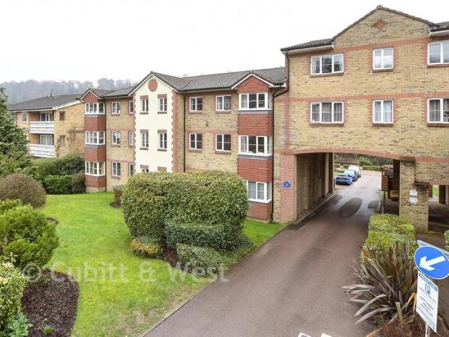 Flat for sale in Hillview, Surrey