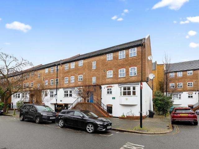 Flat for sale in Vauxhall, Greater London