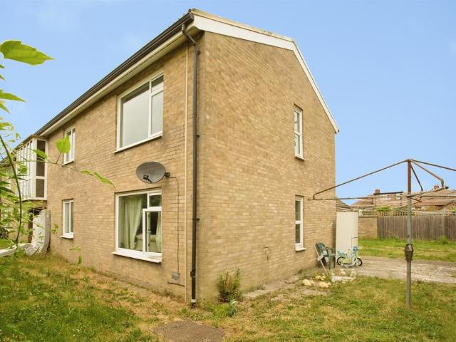 Flat for sale in Arbury, Cambridgeshire