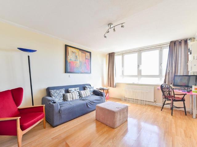 Flat for sale in Myatt's Fields, Greater London