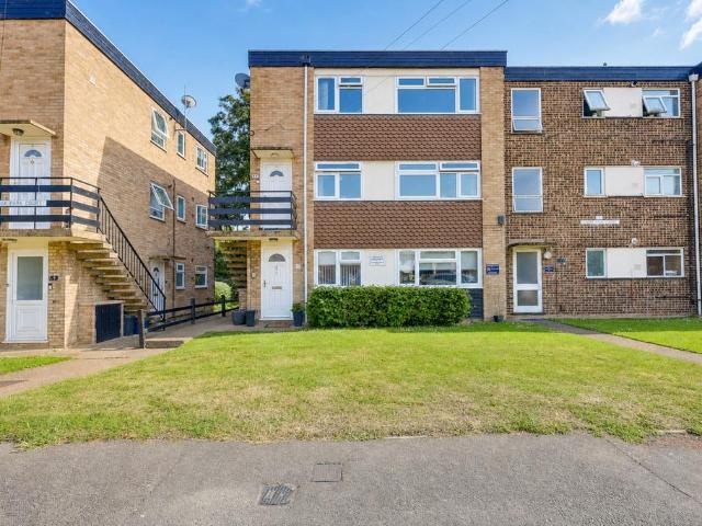 Flat for sale in Alton Barnes, Essex