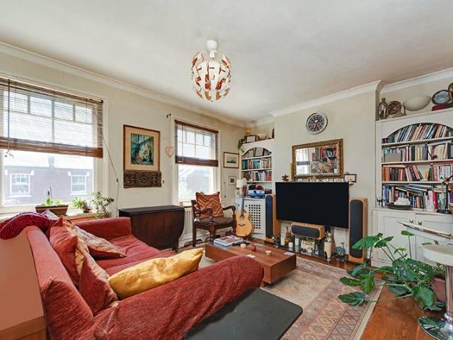 Flat for sale in Gospel Oak, Greater London