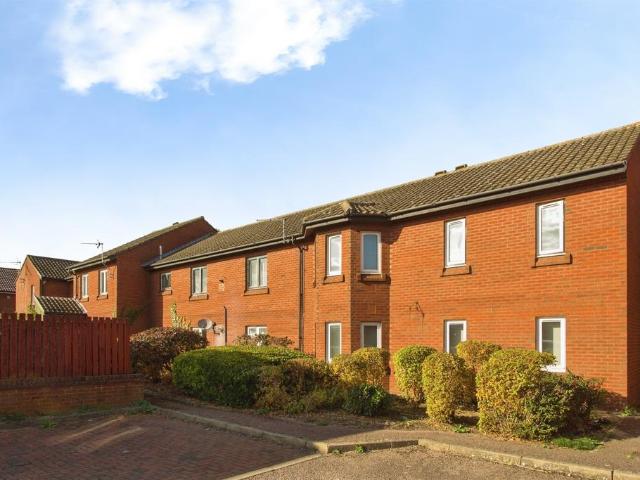 Flat for sale in Romsey, Cambridge