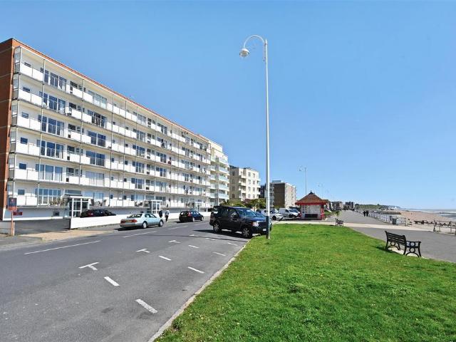 Flat for sale in Central, Heathlands