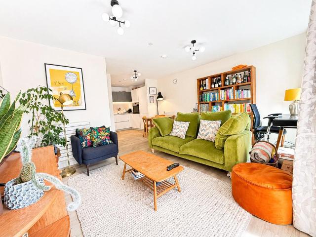 Flat for sale in London Borough of Lewisham, New Cross