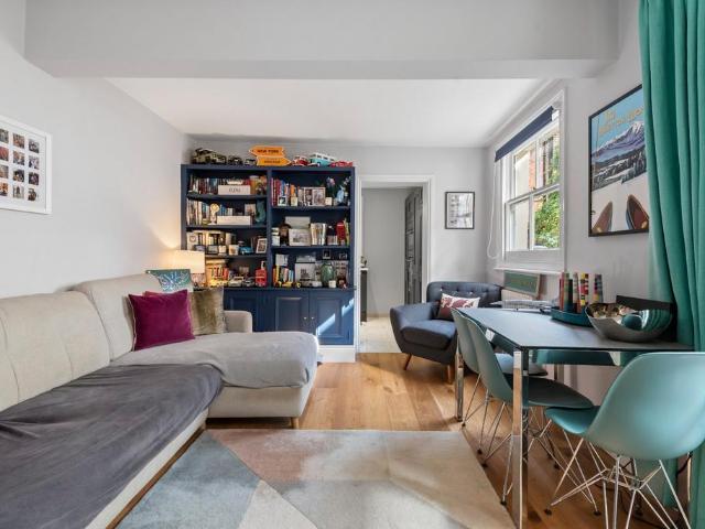 Flat for sale in Fulham, Greater London