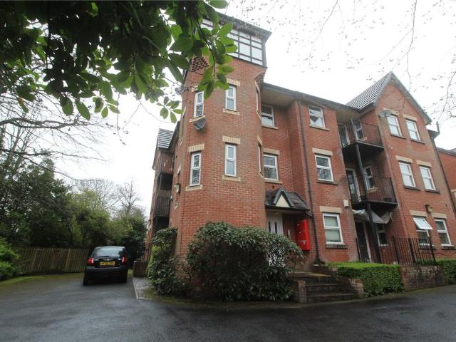 Flat for sale in Heaton, Bolton