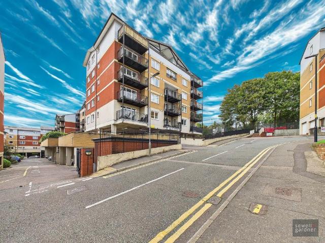 Flat for sale in Batchworth