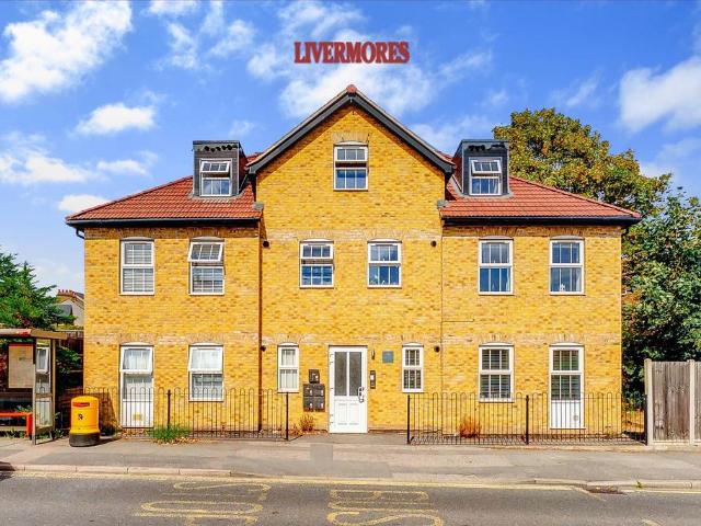 Flat for sale in London Borough of Bexley, Greater London