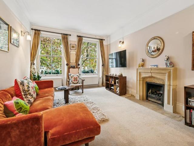 Flat for sale in South Kensington, Greater London