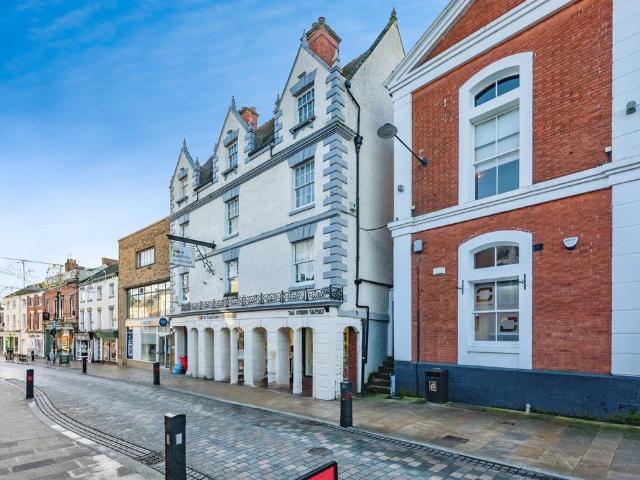 Flat for sale in The Wharf, Beamhurst