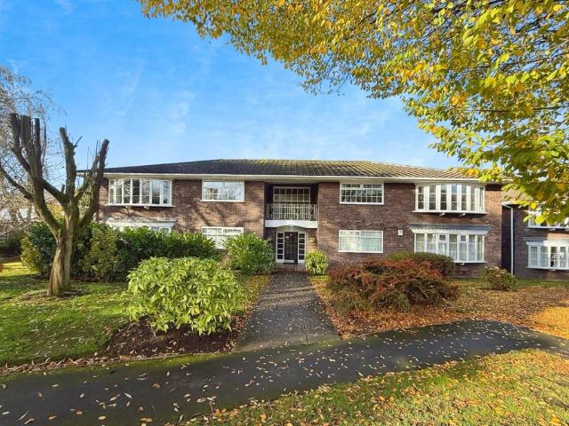 Flat for sale in Cheadle Hulme, Greater Manchester