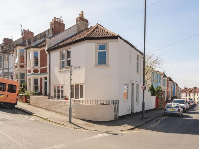 Flat for sale in Feckenham, City Of Bristol