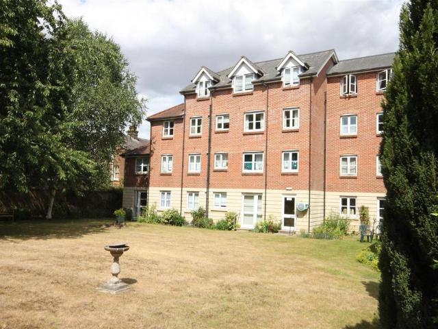 Flat for sale in Salisbury, Wiltshire