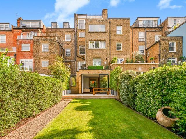 Flat for sale in Belsize Park, Greater London