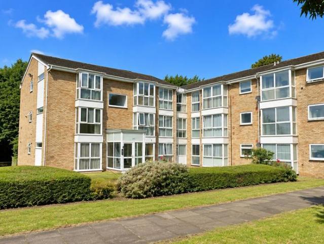 Flat for sale in Leagrave, Luton