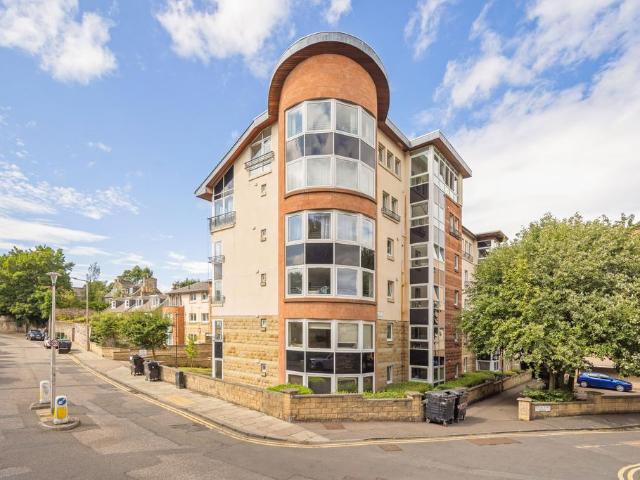 Flat for sale in Meadowbank, Scotland