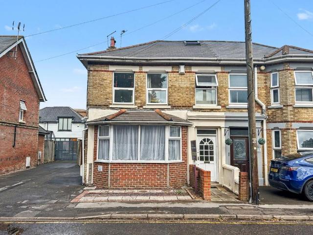 Flat for sale in Boscombe, Bournemouth