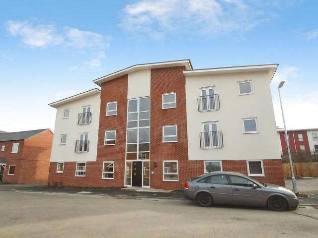 Flat for sale in Woodside, Telford