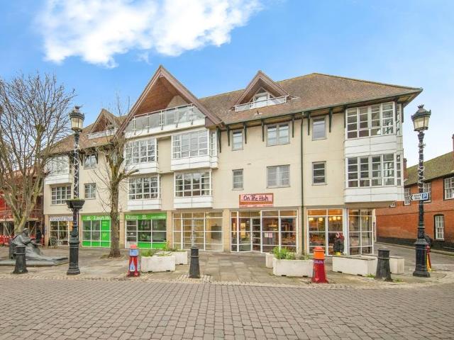 Flat for sale in Key Street, Suffolk