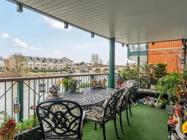 Flat for sale in Fishery, Maidenhead
