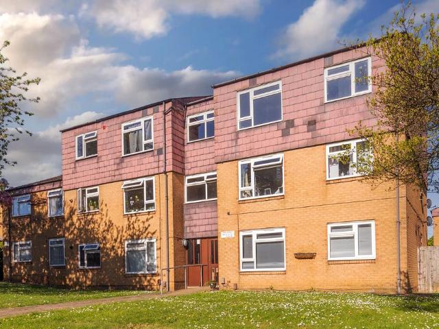 Flat for sale in Desborough