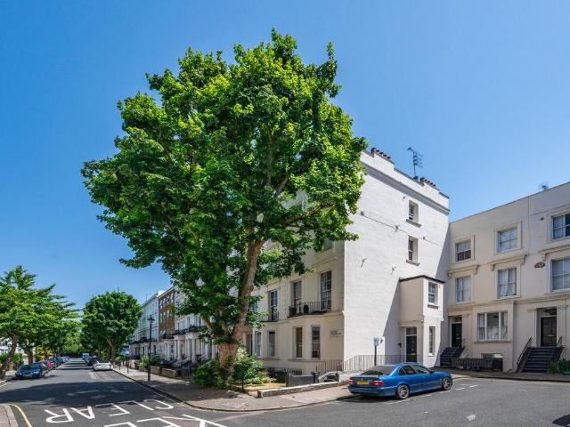Flat for sale in Maida Vale, Greater London