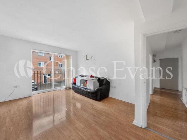 Flat for sale in Poplar Grove, Greater London