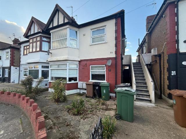 Flat for sale in Chingford Mount, Cat Hill