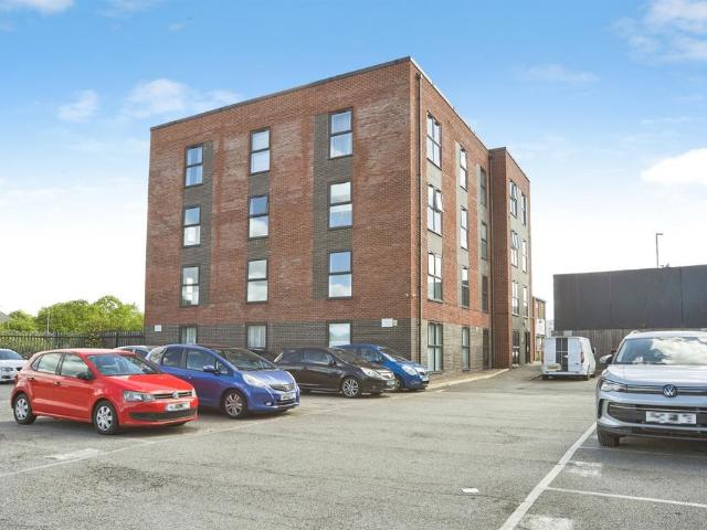 Flat for sale in Osmondthorpe, West Yorkshire