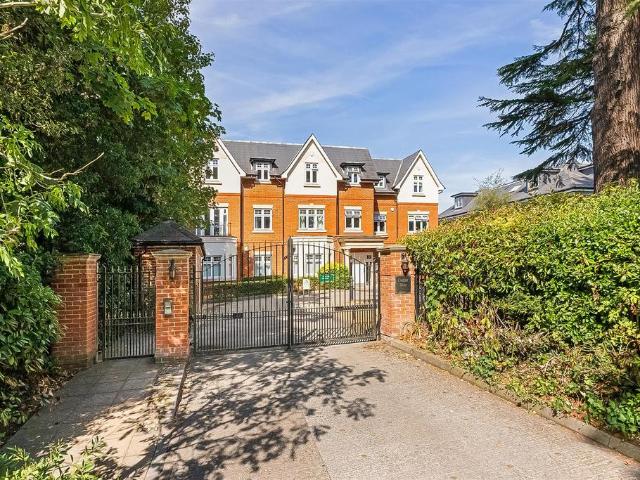 Flat for sale in Red Hill, Surrey