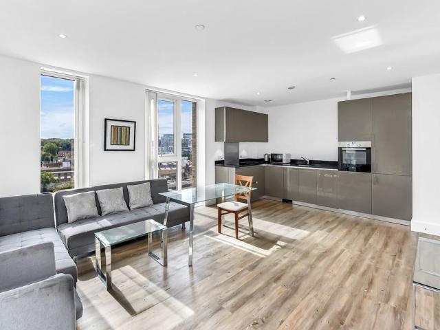 Flat for sale in Glyndon, Greater London