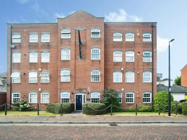 Flat for sale in Salford Quays, Salford