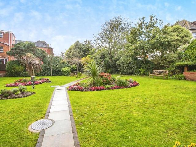 Flat for sale in Boscombe, Bournemouth