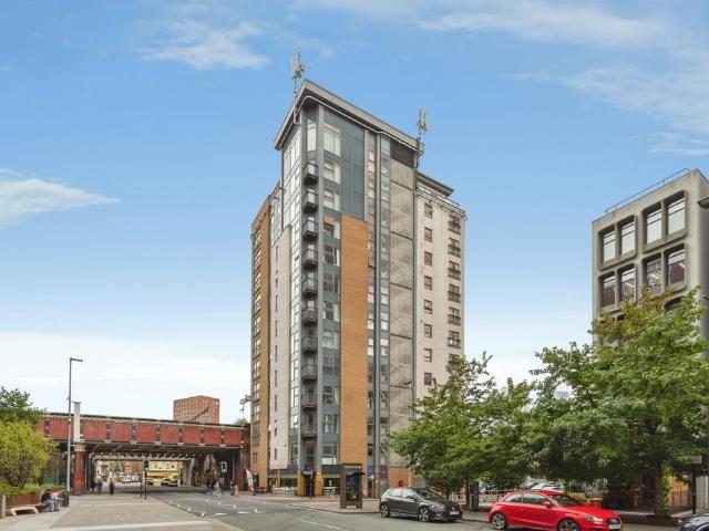 Flat for sale in Blackfriars, Salford
