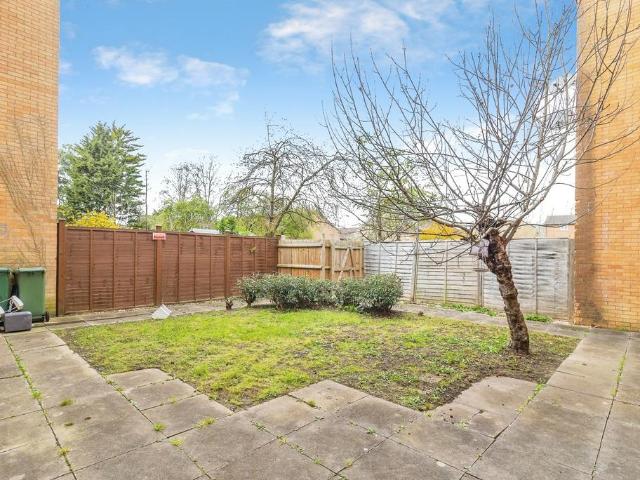 Flat for sale in Milton Keynes