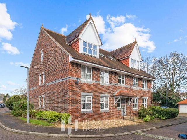 Flat for sale in St Albans, Five Acres