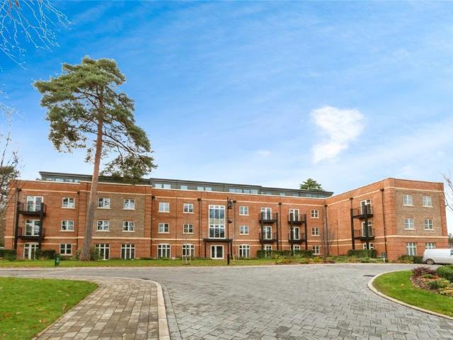 Flat for sale in Sunningdale