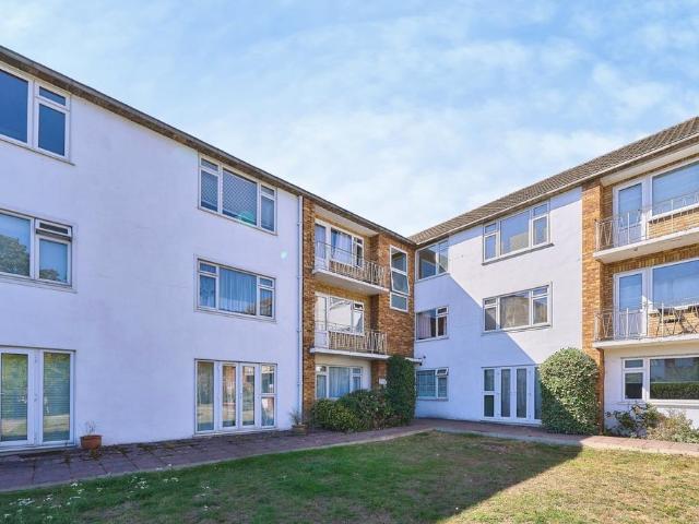 Flat for sale in London Borough of Redbridge, Greater London