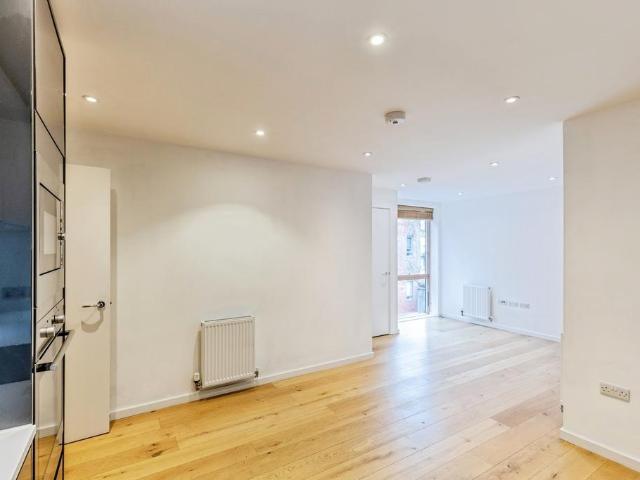 Flat for sale in Stokes Croft, Bristol