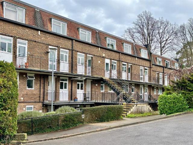 Flat for sale in Sevenoaks, The Butts