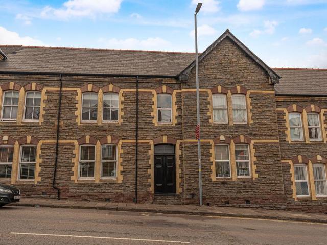 Flat for sale in Allt-yr-yn, Wales