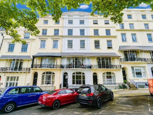 Flat for sale in Old Town, Guestling Green