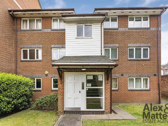 Flat for sale in Old Kent Road, Greater London