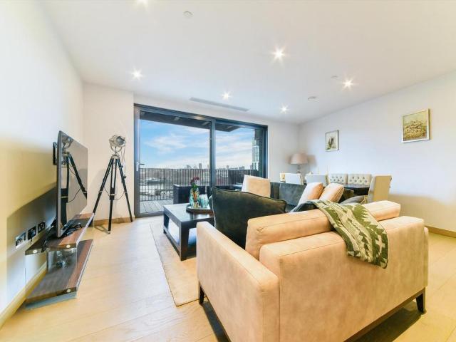 Flat for sale in Nine Elms, Greater London